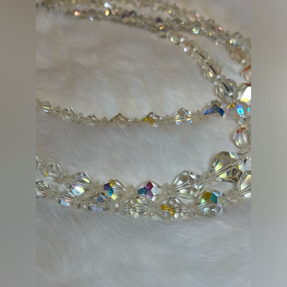 Vintage Triple Strand Aurora Borealis Crystal Faceted Graduated Choker Necklace. - Picture 6 of 7